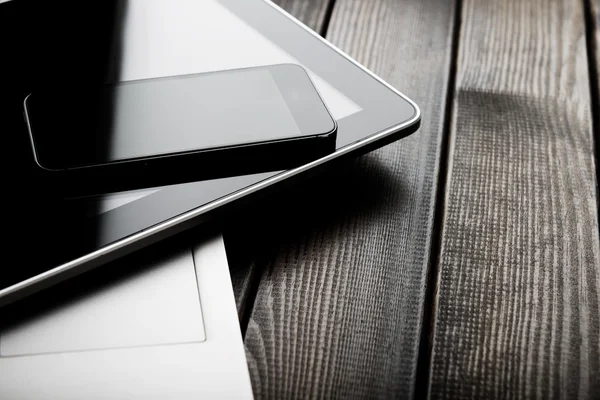 Keyboard with phone and tablet pc — Stock Photo, Image