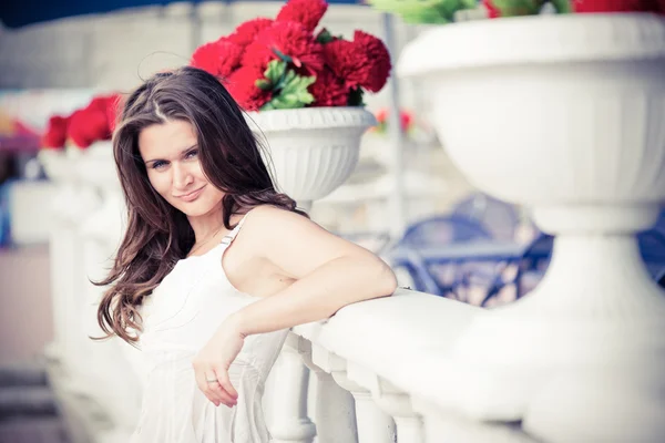 Beautiful european woman smiling outdoors — Stock Photo, Image