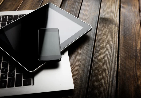 Keyboard with phone and tablet pc — Stock Photo, Image