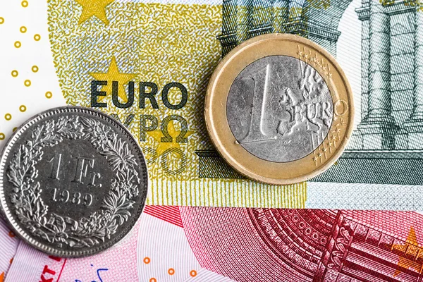 Franco svizzero contro euro — Foto Stock