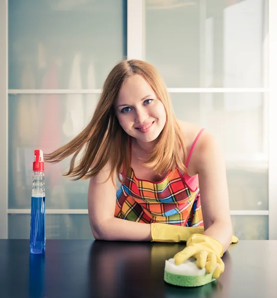 Girl cleaning table with furniture polish — Stock Photo, Image