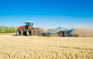 Buğday tarlasında hasatçıyı birleştir
