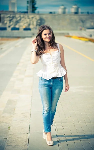 Mulher bonita sorrindo — Fotografia de Stock