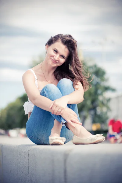 Beautiful woman smiling — Stock Photo, Image