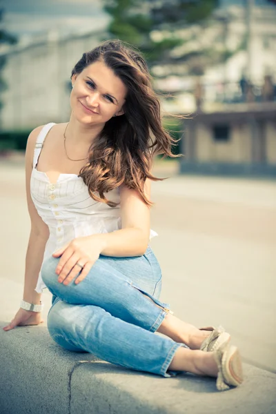 Beautiful woman smiling — Stock Photo, Image