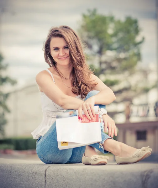 Young woman with fashion magazine — Stock Photo, Image