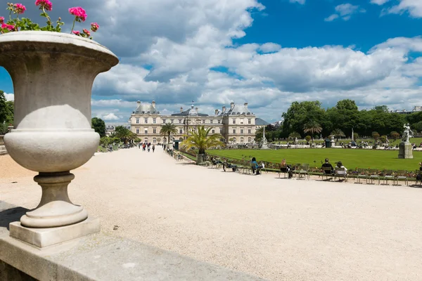 Люксембургские сады Парижа — стоковое фото