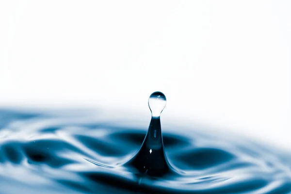 Gota de agua en la luz solar —  Fotos de Stock