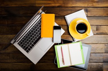 Ofis Masası becerikli alet ile