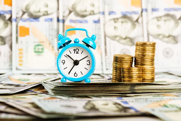 Alarm clock on pile of banknotes — Stock Photo, Image