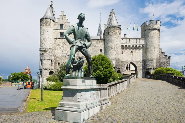 Middeleeuws kasteel aan de oever van de rivier de Schelde — Stockfoto