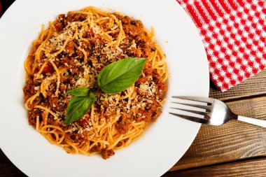 Spagetti bolognese peynirli