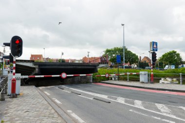 Bahar Bruges'deki asma köprü