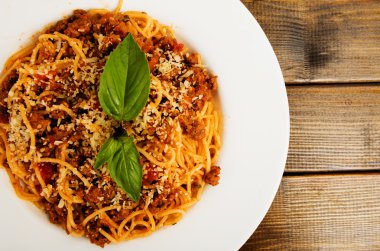 Spagetti bolognese peynirli
