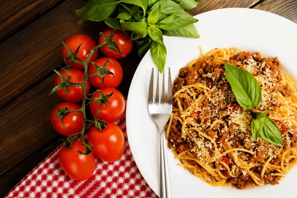 Spaghetti bolognese con formaggio — Foto Stock