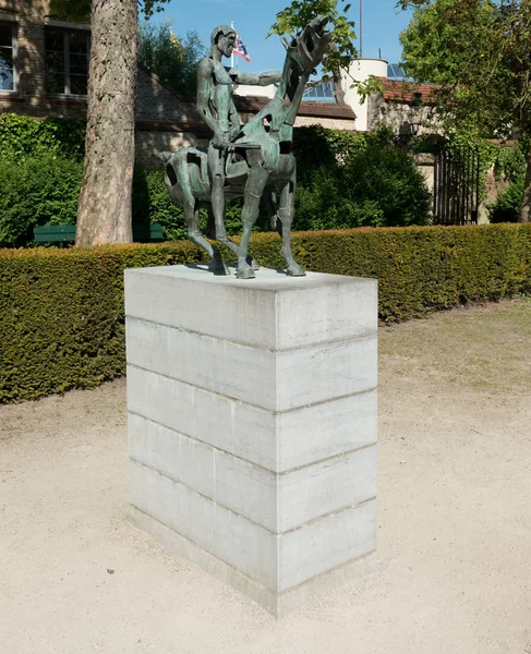Arendts 花园有现代雕塑代表何四 — 图库照片
