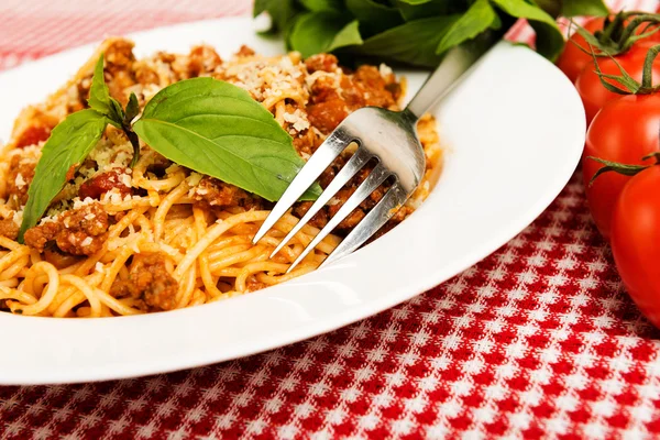 Spagetti bolognese peynirli — Stok fotoğraf