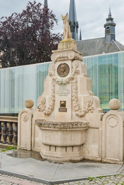 La fontaine de michel rodange am place guillaume ii in luxembour — Stockfoto