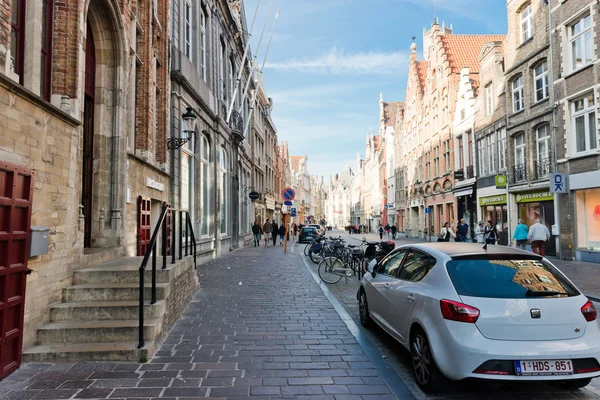 Turisté procházející se po ulici — Stock fotografie