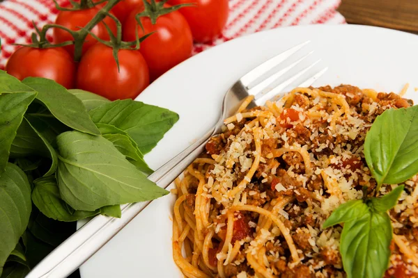 Spaghetti bolognese con formaggio — Foto Stock