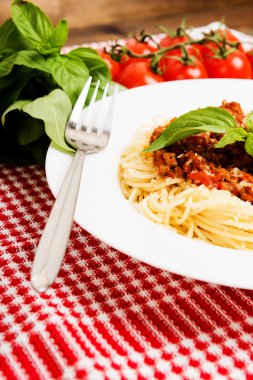 etli ve sebzeli makarna