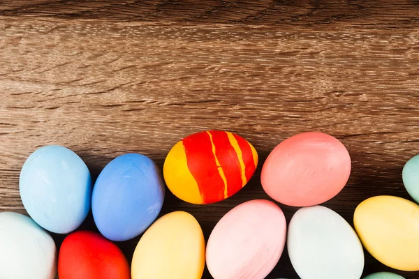 Винтажные красочные пасхальные яйца — стоковое фото