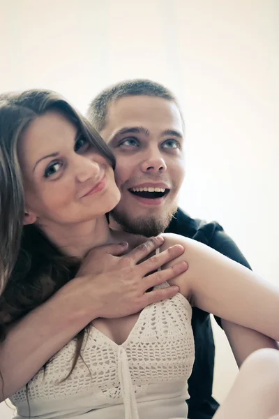 Feliz casal se divertindo — Fotografia de Stock