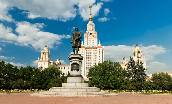 Памятник Ломоносову в Москве — стоковое фото