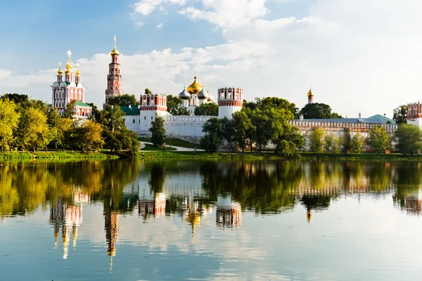 モスクワのノヴォディシィ修道院は — ストック写真