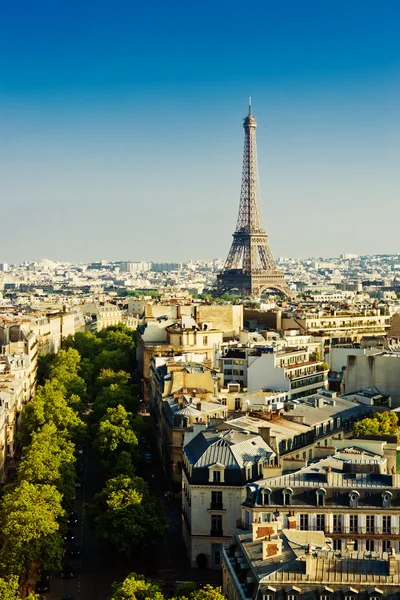 Gün batımında Paris üzerinde göster — Stok fotoğraf