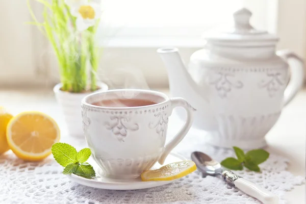 Té de la mañana con limón —  Fotos de Stock