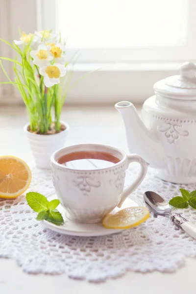 Morning tea with lemon — Stock Photo, Image