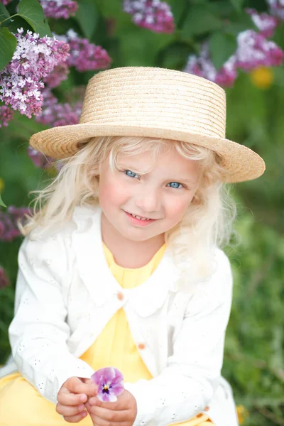 Beautiful Little Girl Blond Hair Blooming Spring Garden — Stock fotografie