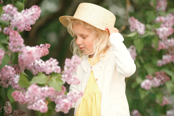 Beautiful Little Girl Blond Hair Blooming Spring Garden — Stok fotoğraf