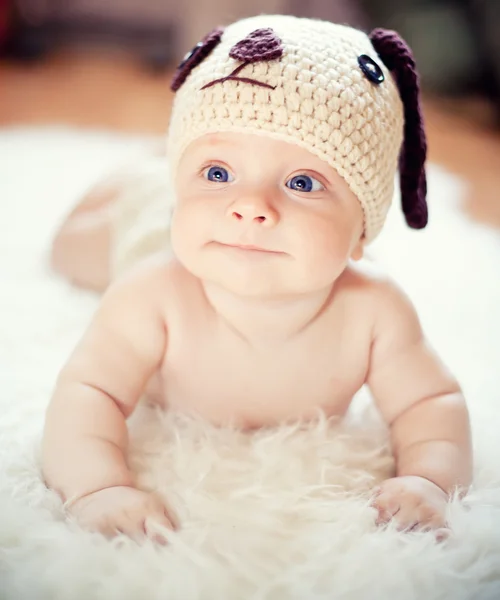 Menino recém-nascido engraçado — Fotografia de Stock