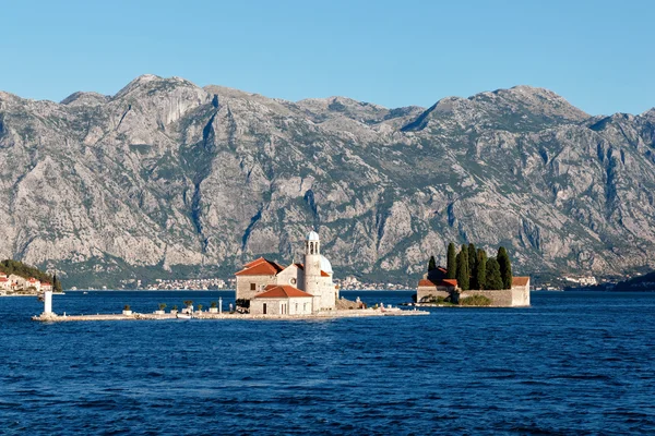 Notre-Dame des Rochers (Gospa od Skrpjela) est île et église n Images De Stock Libres De Droits