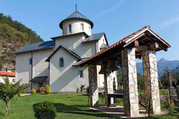 Mosteiro de Moraca é um dos monumentos medievais mais conhecidos de Fotos De Bancos De Imagens Sem Royalties