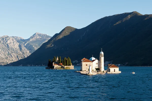 Notre-Dame des Rochers (Gospa od Skrpjela) et l'île de Saint G — Photo