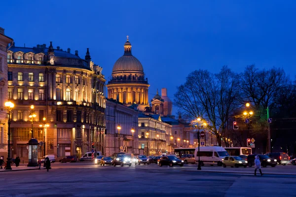 Abendliche Illumination der Heiligen Pettersburg, Russland — Stockfoto