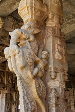 Sütun antik tapınak, Hampi, Karnataka, Hindistan