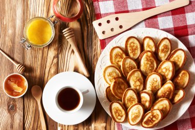 Krep yerken üzerine ahşap arka plan