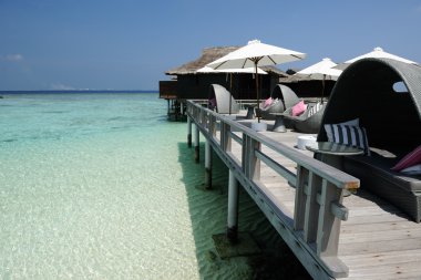 güzel bir plaj iskelesi ile
