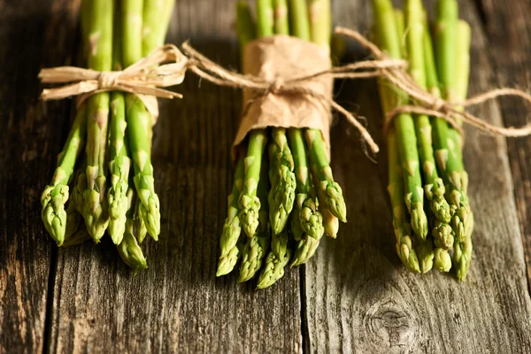 Bossen van verse asperges — Stockfoto