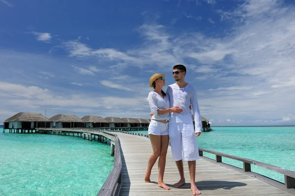 Par på stranden på Maldiverna — Stockfoto