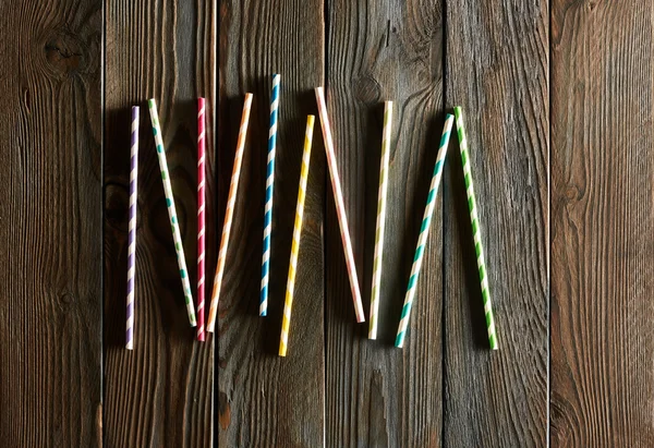 Drink rietjes op tafel — Stockfoto