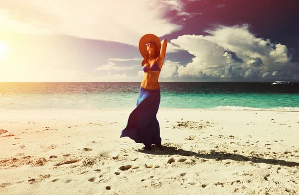 Woman in skirt at beach — Stock Photo, Image