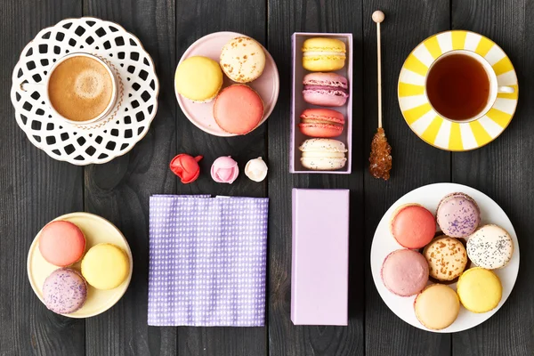 Macaroons de sobremesa deliciosos franceses — Fotografia de Stock