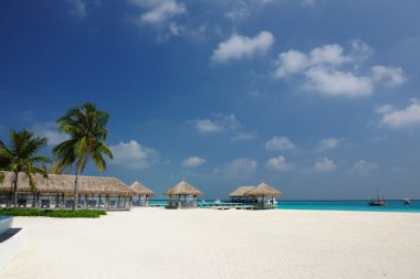 güzel bir plaj iskelesi ile