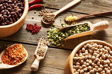 Kase ve çeşitli baklagiller kaşığı