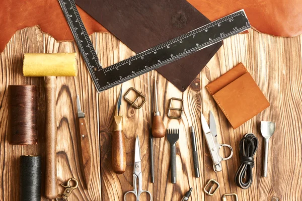 Läder crafting verktyg — Stockfoto